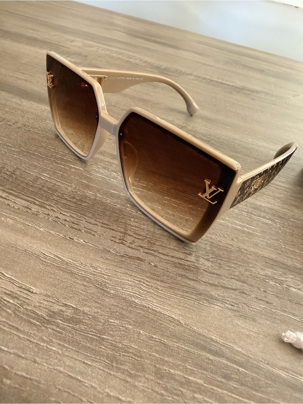 Women's Beige Frame Sunglasses with Gradient Brown Lenses - Picture 4 of 4